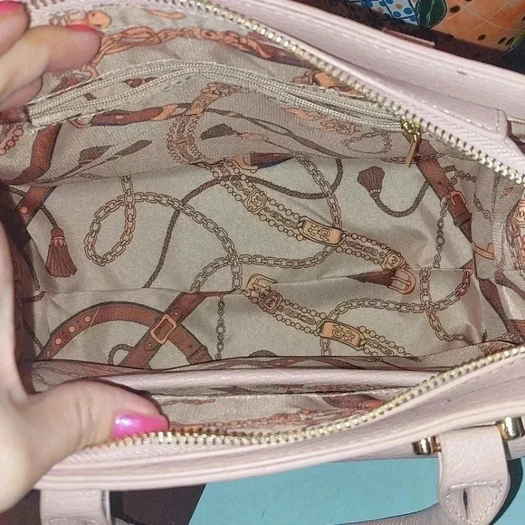 NWT LA TERRE Vegan Pink Handbag Purse with Crossbody Strap - Picture 9 of 9